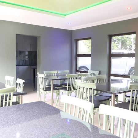 Wise Bird Guest House Roodepoort Extérieur photo