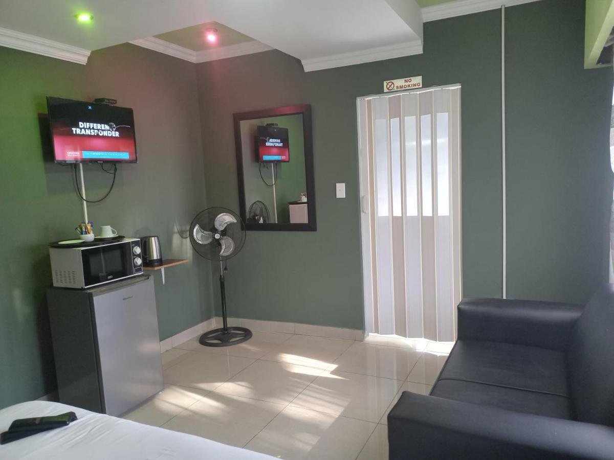 Wise Bird Guest House Roodepoort Extérieur photo