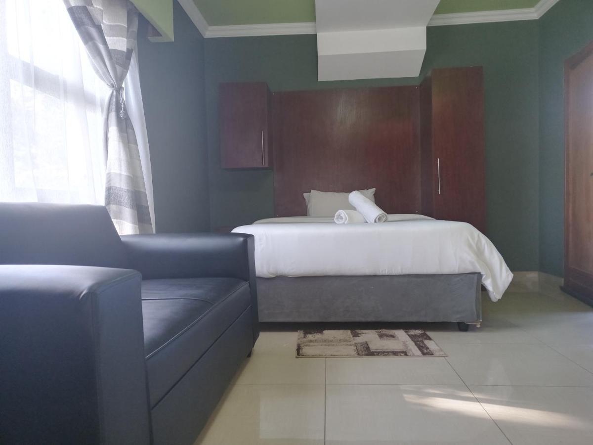 Wise Bird Guest House Roodepoort Extérieur photo