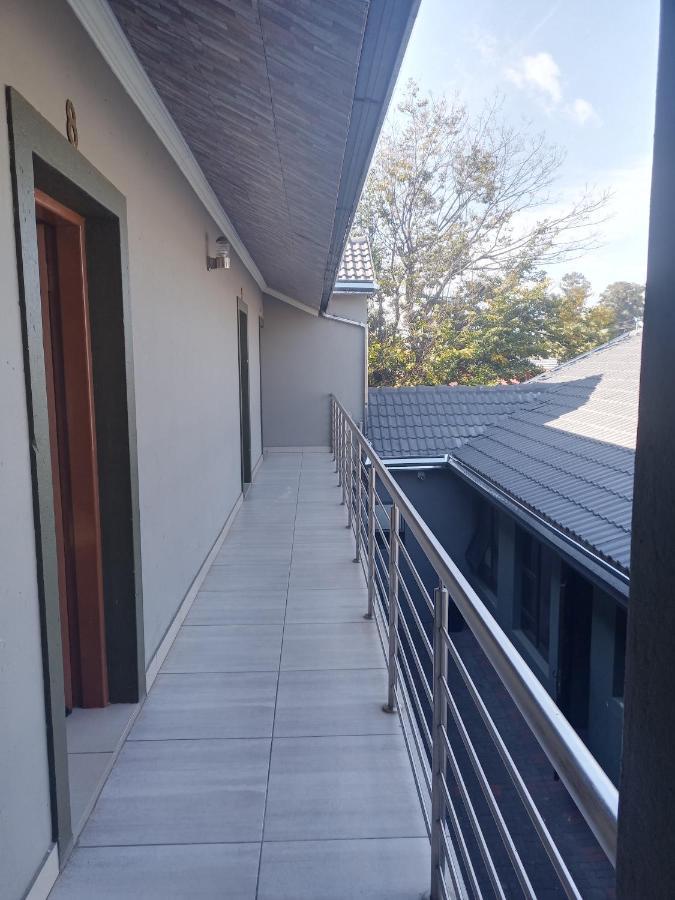 Wise Bird Guest House Roodepoort Extérieur photo