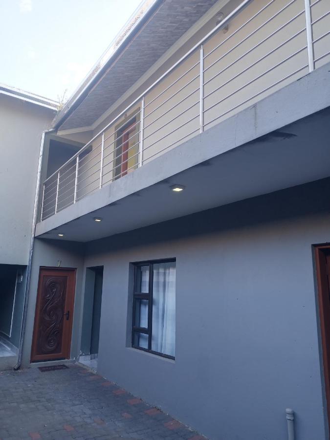 Wise Bird Guest House Roodepoort Extérieur photo