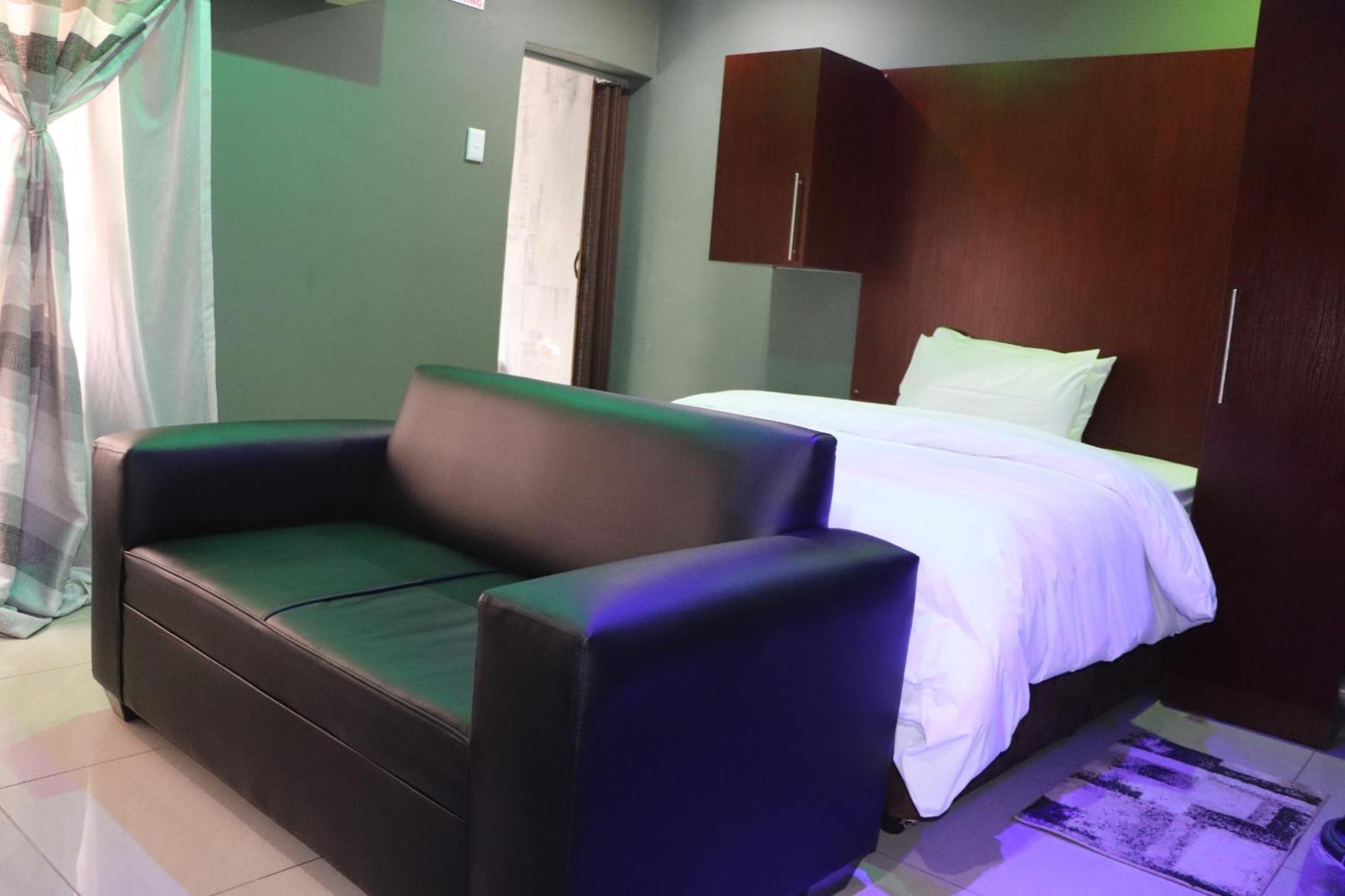 Wise Bird Guest House Roodepoort Extérieur photo
